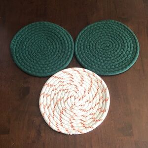 Round Braided Hot Pot Holders Set